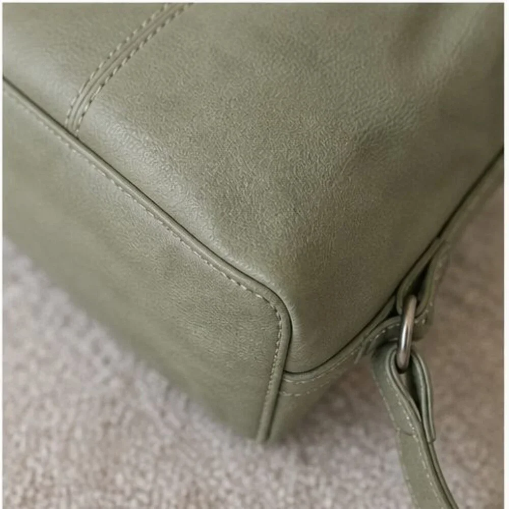 Gucci Medium Blondie Shoulder Purse in Beige Ebony GG Supreme
